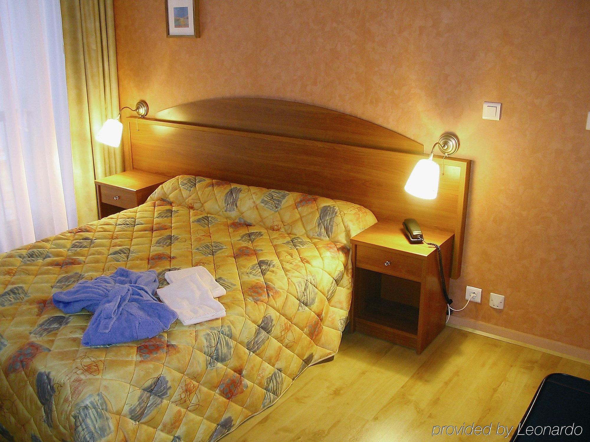 Brit Hotel Du Ban Chaudes-Aigues Exterior foto