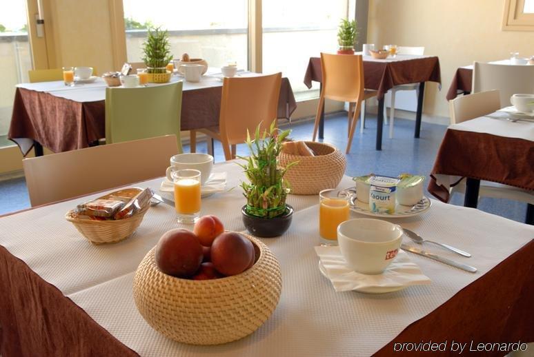 Brit Hotel Du Ban Chaudes-Aigues Restaurante foto
